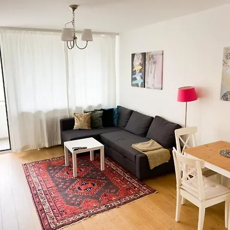Daire Lovely New Apartment, Central, Free Parking *