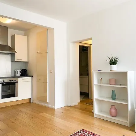 Lovely New Apartment, Central, Free Parking Daire