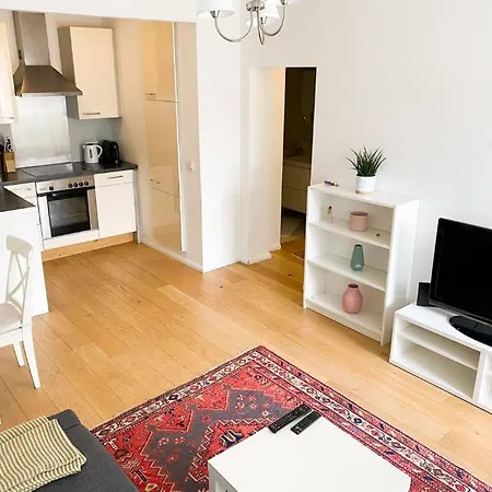 Daire Lovely New Apartment, Central, Free Parking *