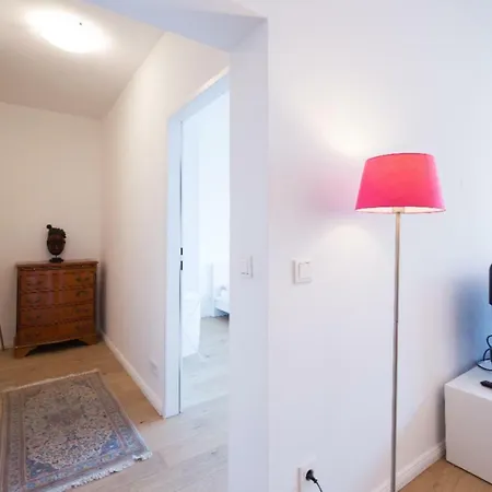 Daire Lovely New Apartment, Central, Free Parking *